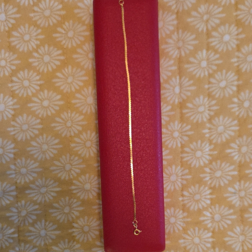 Elegant Gold Chain Bracelet